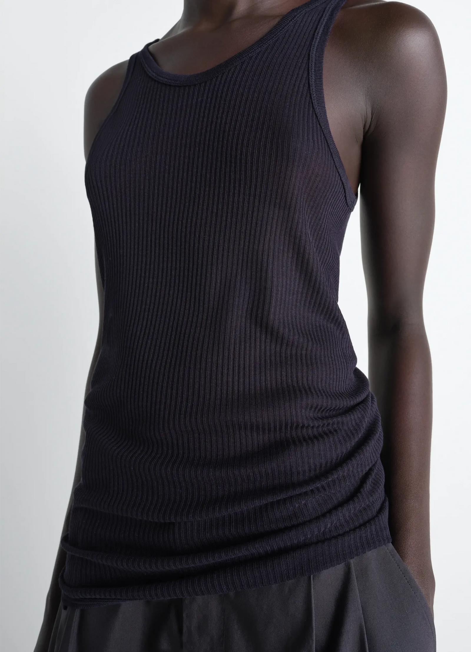 Seamless tank top in viscose silk, model shot, side view ribbed texture