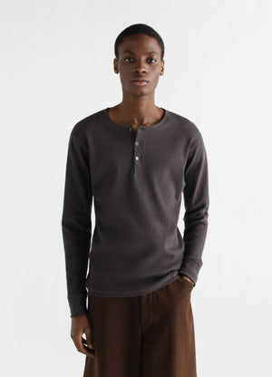 Long-sleeve charcoal linen cotton ribbed henley t-shirt worn by model front view lemaire