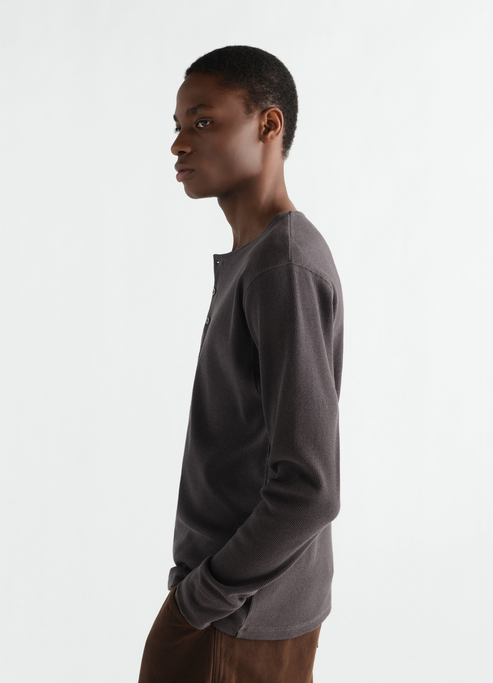 Long-sleeve dark grey linen cotton ribbed jersey henley t-shirt lemaire worn by model side view