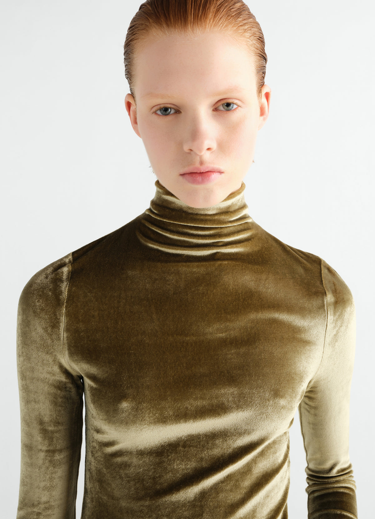 FITTED STAND-COLLAR TOP IN VELVET JERSEY