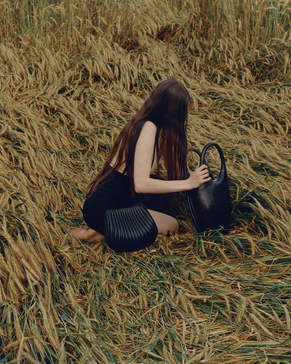 Black leather bag in Black leather, Back view Minimal design