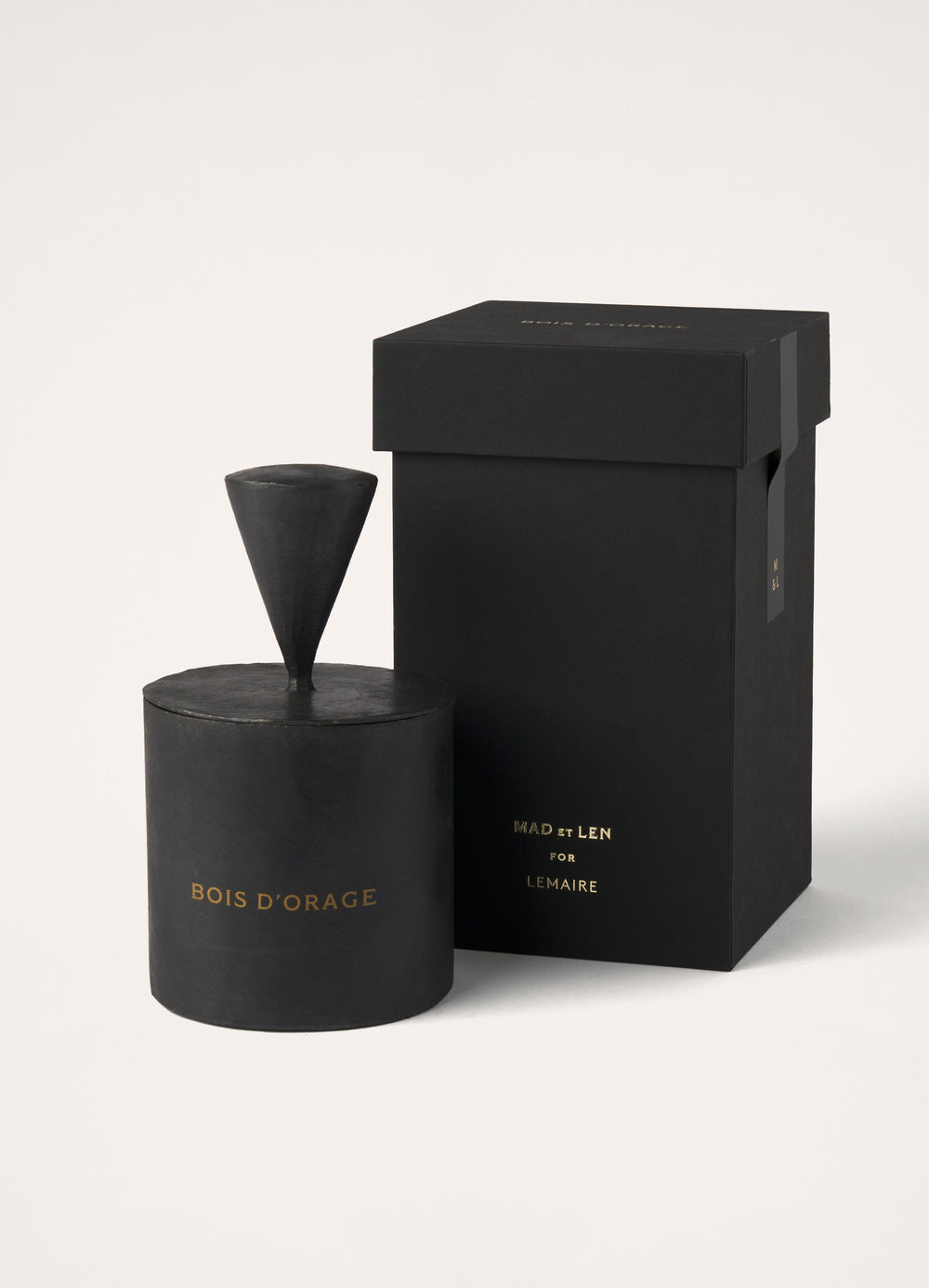 BOIS D’ORAGE Candle in Black Hand-Poured Wax, product shot, side view with box lid on, packaging included