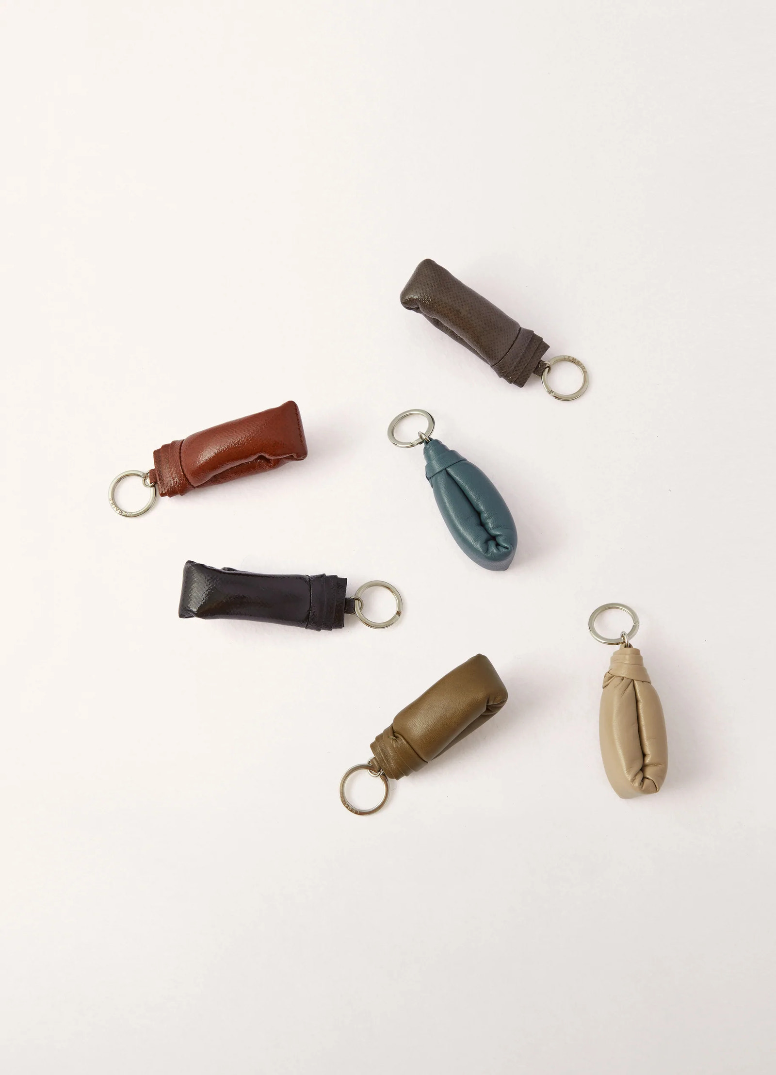 詰め物入りキーホルダー - Dark Olive - ソフトナッパレザー - ユニ 詰め物入りキーホルダー - Dark Olive - ソフトナッパレザー - ユニ