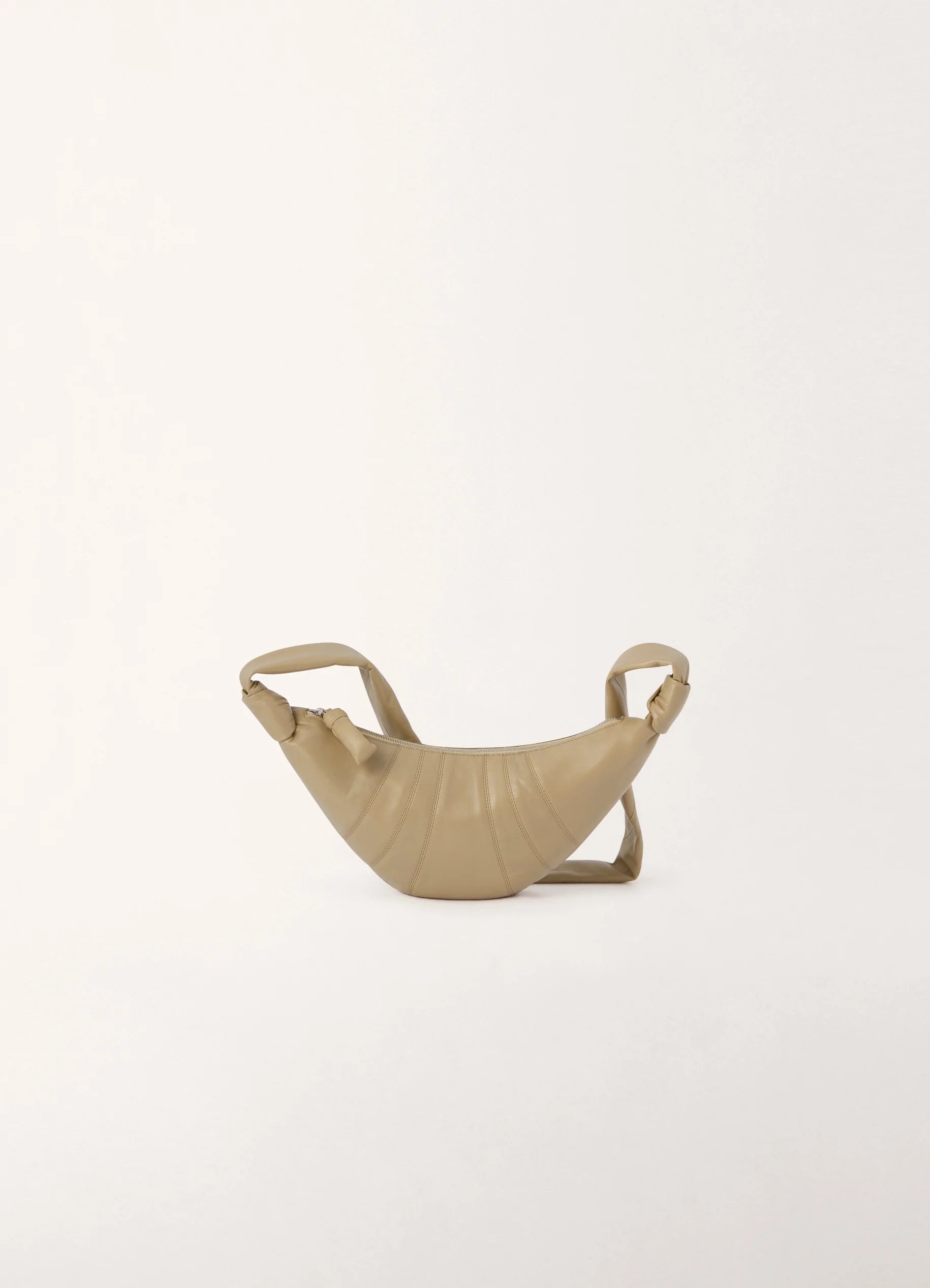 lemaire クロワッサンバッグ　スモール スモール クロワッサン バッグ - Sand Stone - ソフトナッパレザー