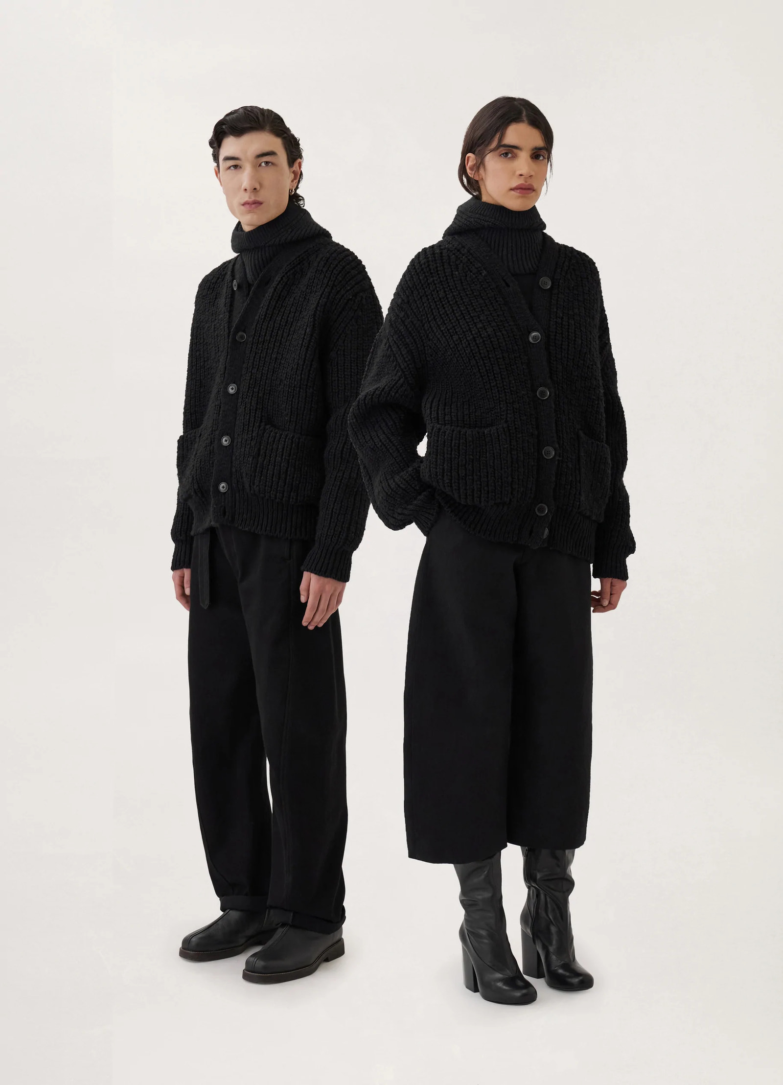 Chunky cardigan in black thick wool, model shot, front view straight cut v-neck
