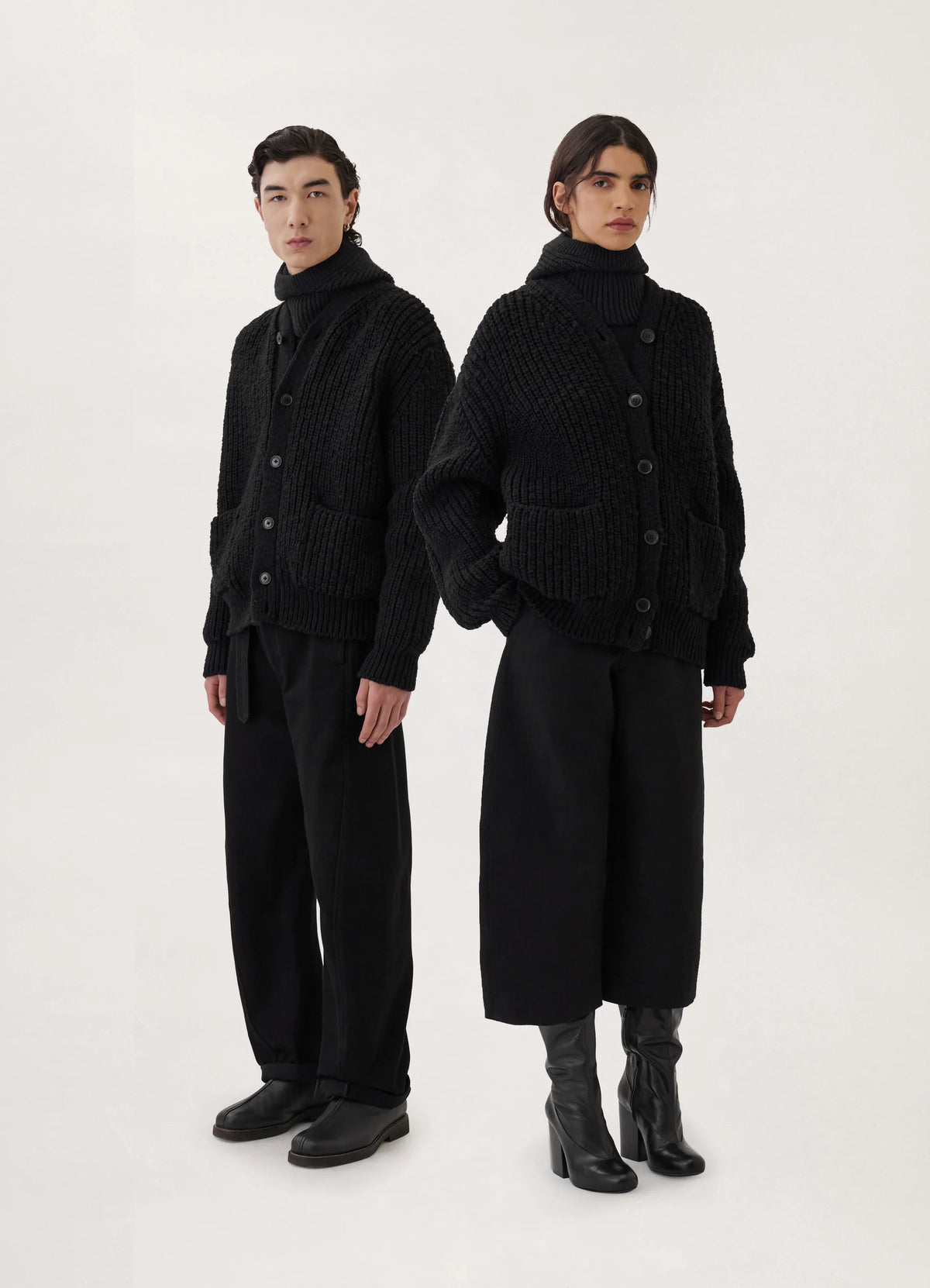 Chunky Cardigan in Black Thick Wool, model shot, Front view Straight cut V-neck