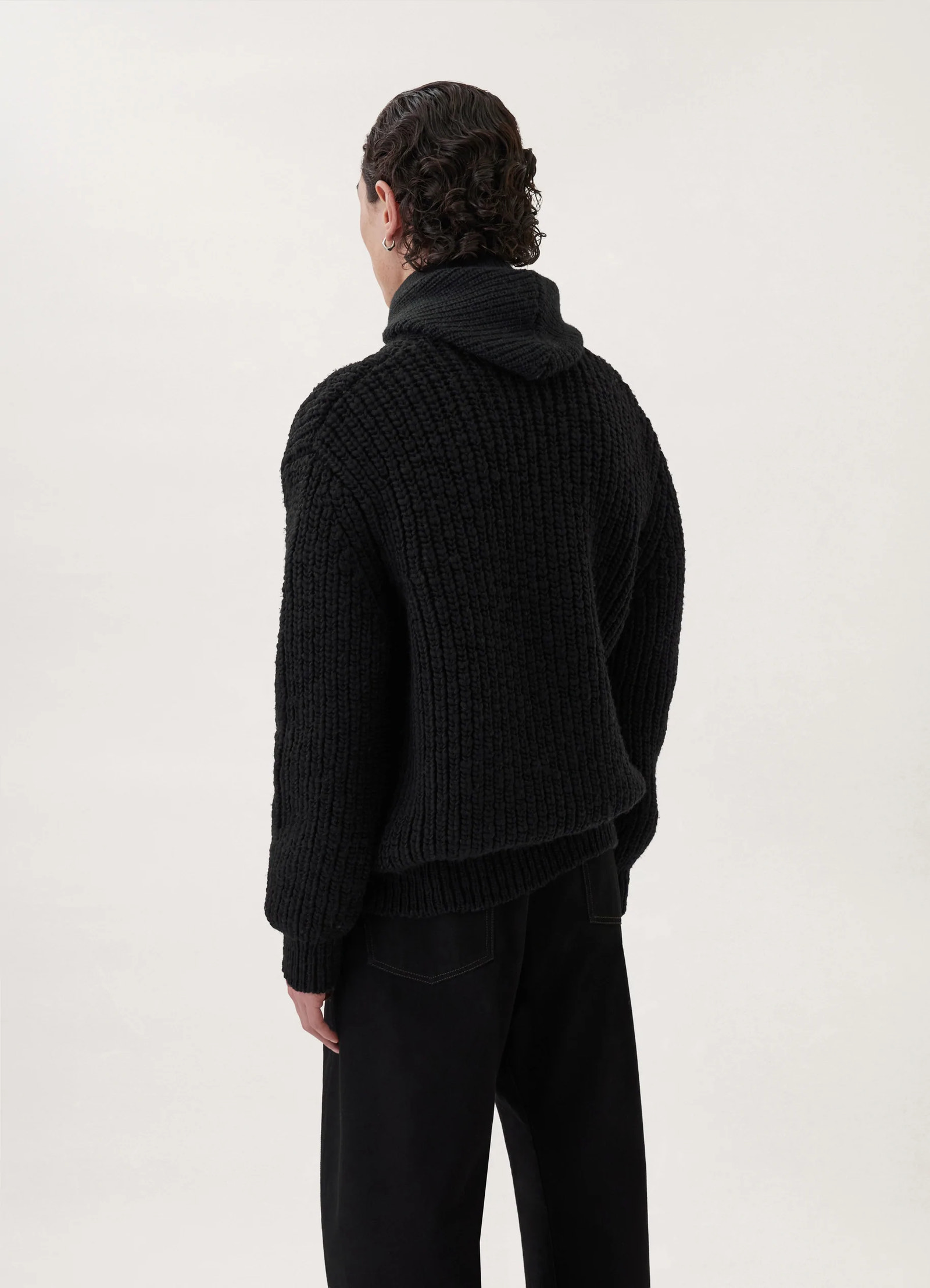 Chunky cardigan in black thick wool, model shot, back view thick knit texture