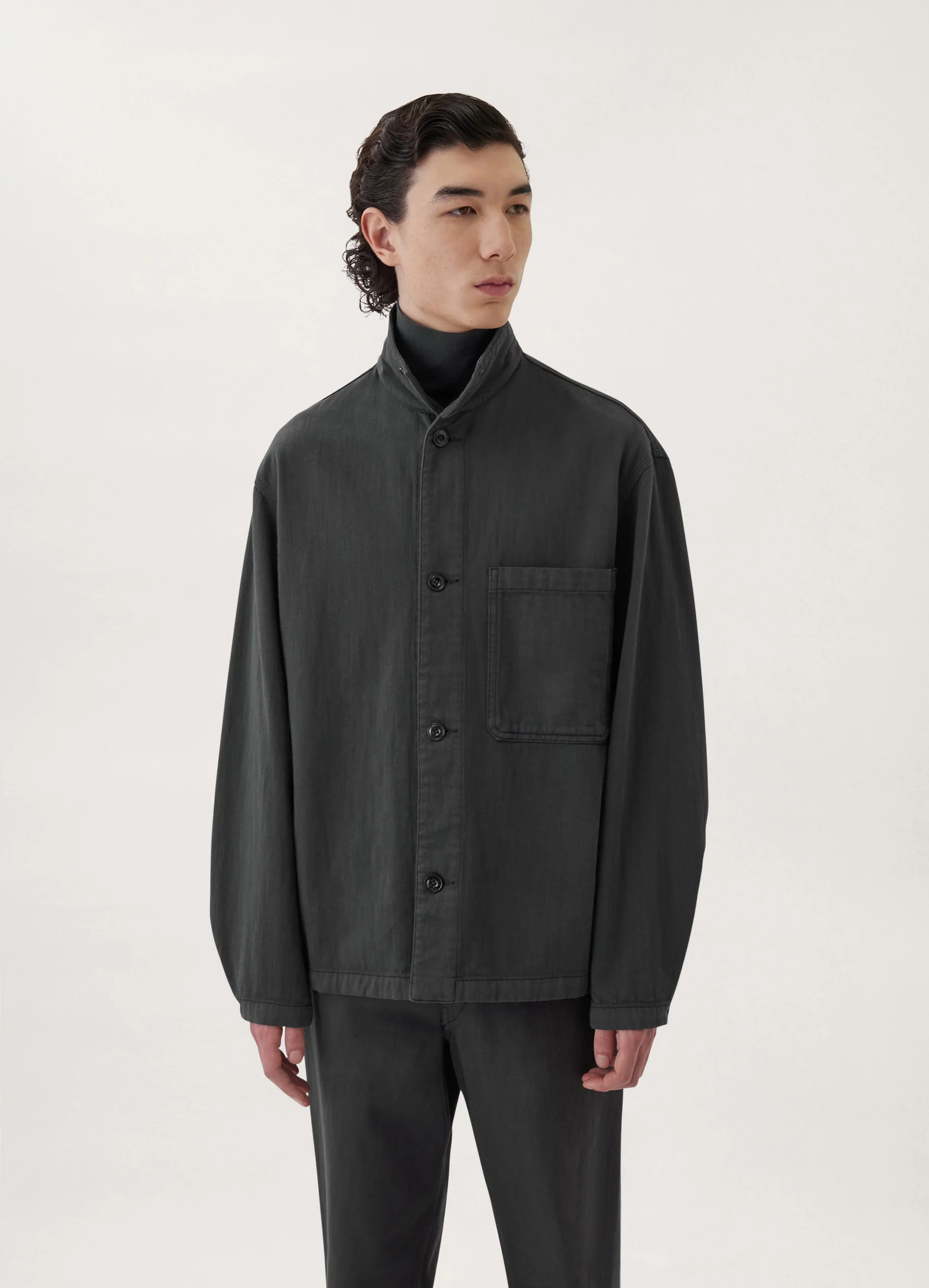 ジャケット・アウター LEMAIRE STAND COLLAR OVERSHIRT ZINC スタンドカラーオーバーシャツ - Zinc - Light Garment Dyed Denim