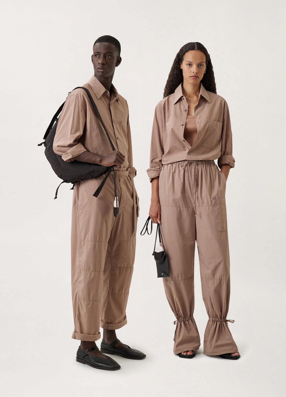 Regular Long Sleeve Shirt in Compact Cotton Twill, model shot, Front view Straight fit unisex