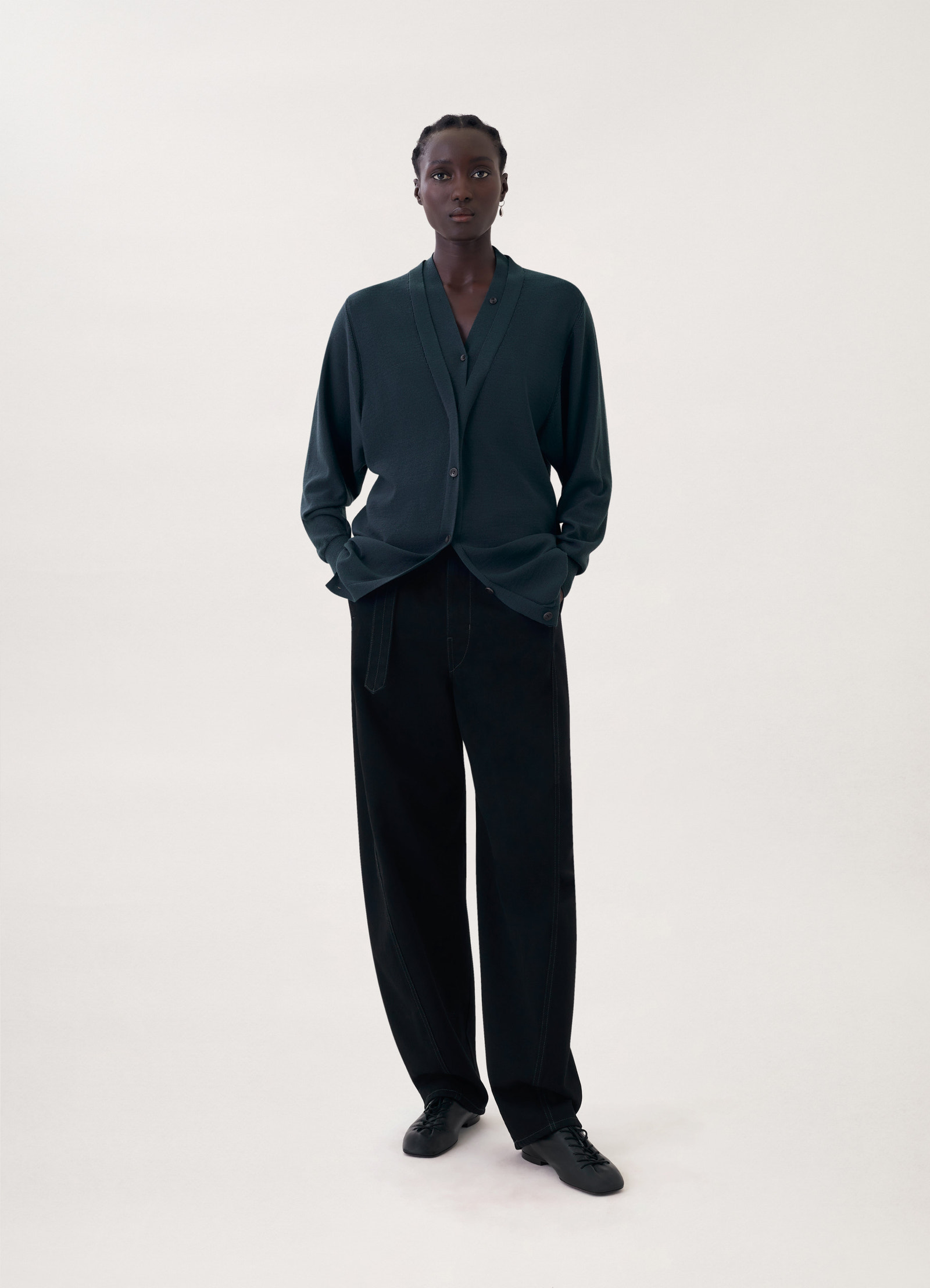 Cardigan with mother-of-pearl in dark green knit, model shot, front view loose elongated silhouette