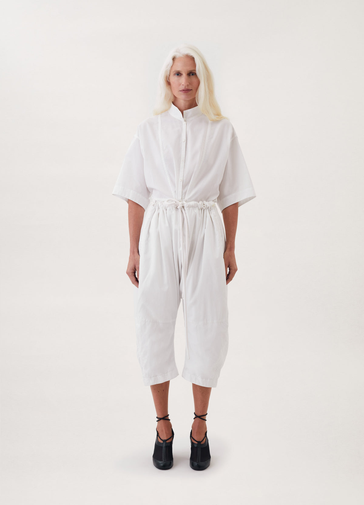 Convertible Shirt in Washed cotton, model shot, Front view Short wide sleeves, yoke